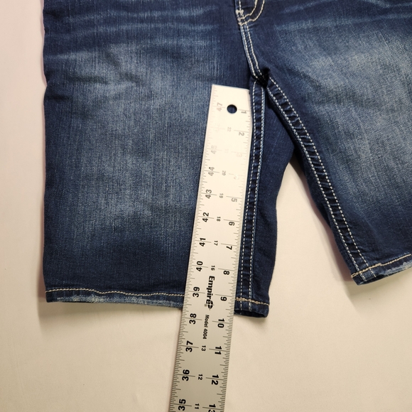 ⭐Silver Jeans Co. Suki Mid Rise Bermuda Shorts – W33 – Dark Wash Curvy Fit Denim - Picture 6 of 8